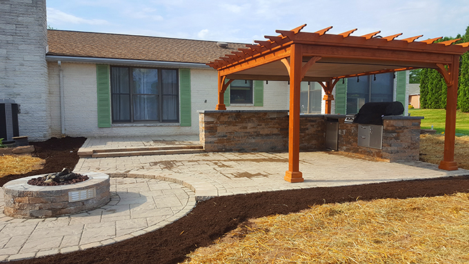 Outdoor kitchen, firepit and pergola